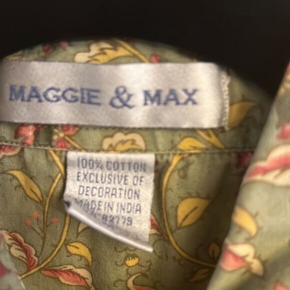 Maggie & Max 100% cotton button down top in medium - Picture 2 of 3